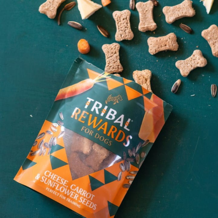 Tribal Rewards sausainiai šunims su sūriu, morkomis ir saulėgrąžomis, 125 g